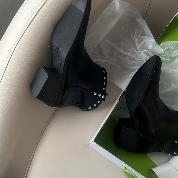 New inbox (CALL IT SPRING) woman’s booties size 9 Western flair to your wardrobe - Picture 11 of 14